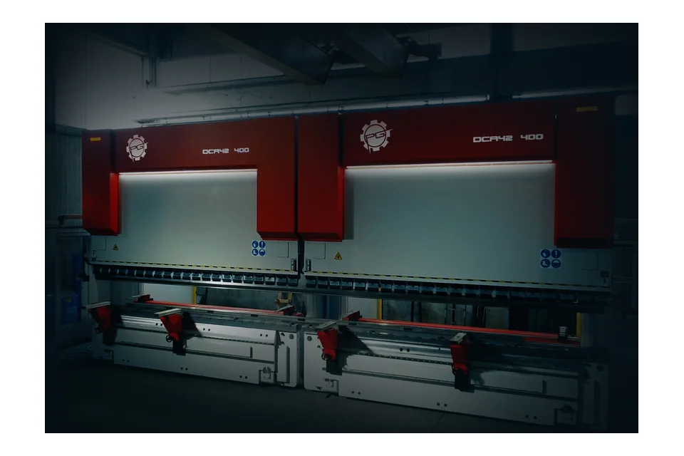 Two PG DCA 42/400 press brakes in tandem